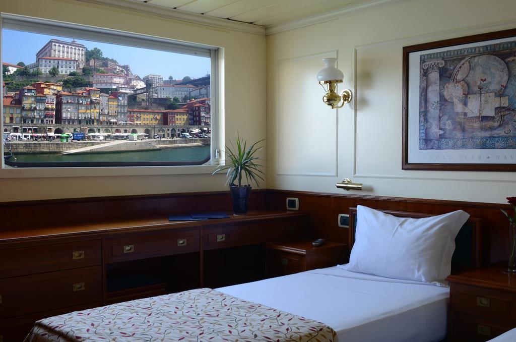 Invicta Ribeira Boat Hotel Porto Kültér fotó