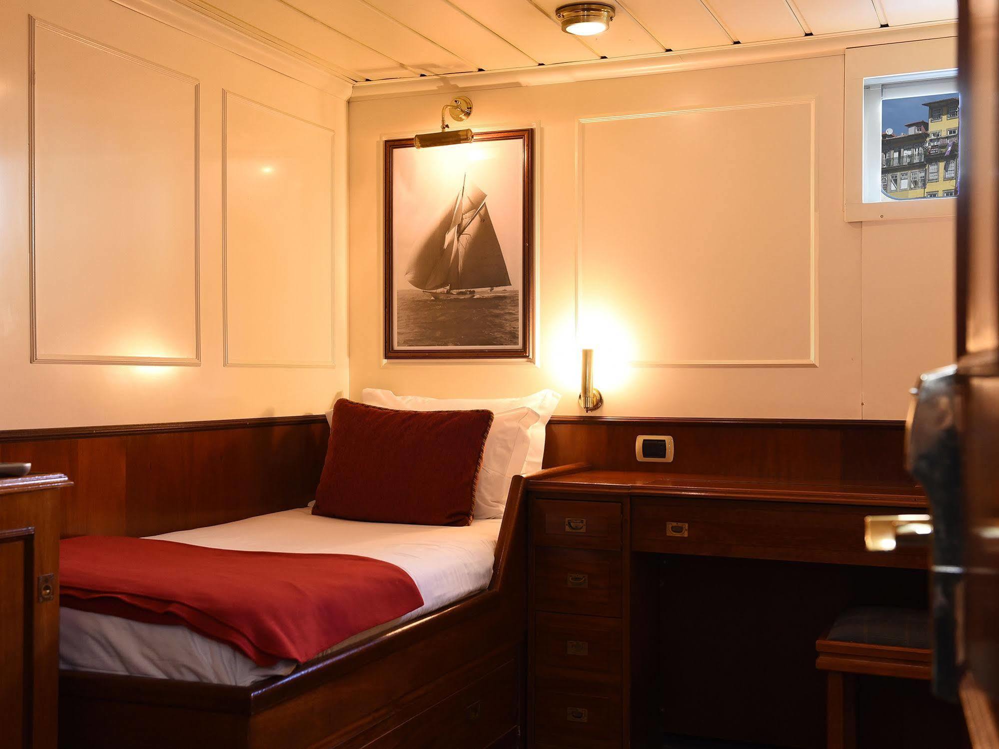 Invicta Ribeira Boat Hotel Porto Kültér fotó